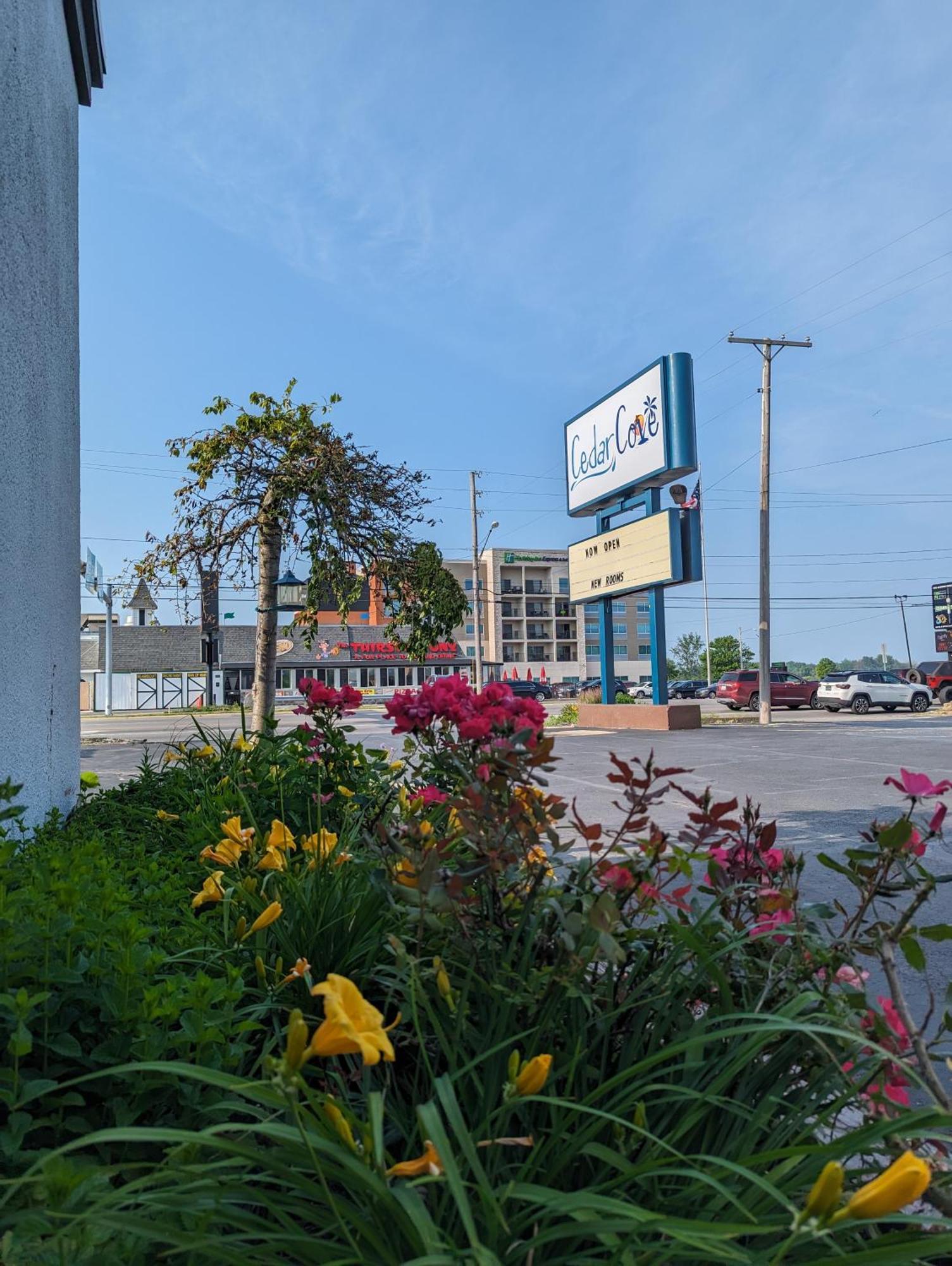 Cedar Cove Motel Sandusky Exterior photo